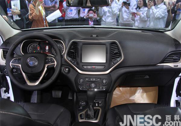 Jeep自由光高科技SUV引领城市越野